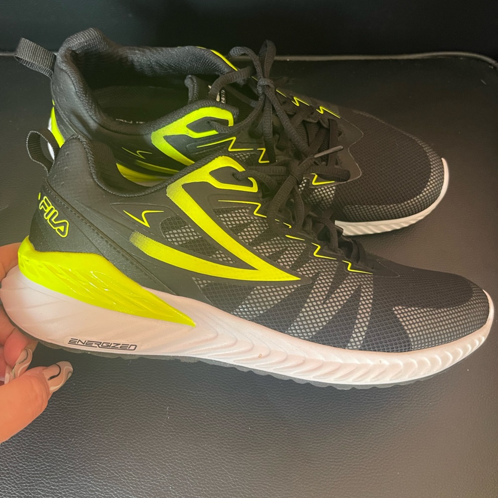 Fila Trazoros 4 Energized sz 9 men’s sneakers
